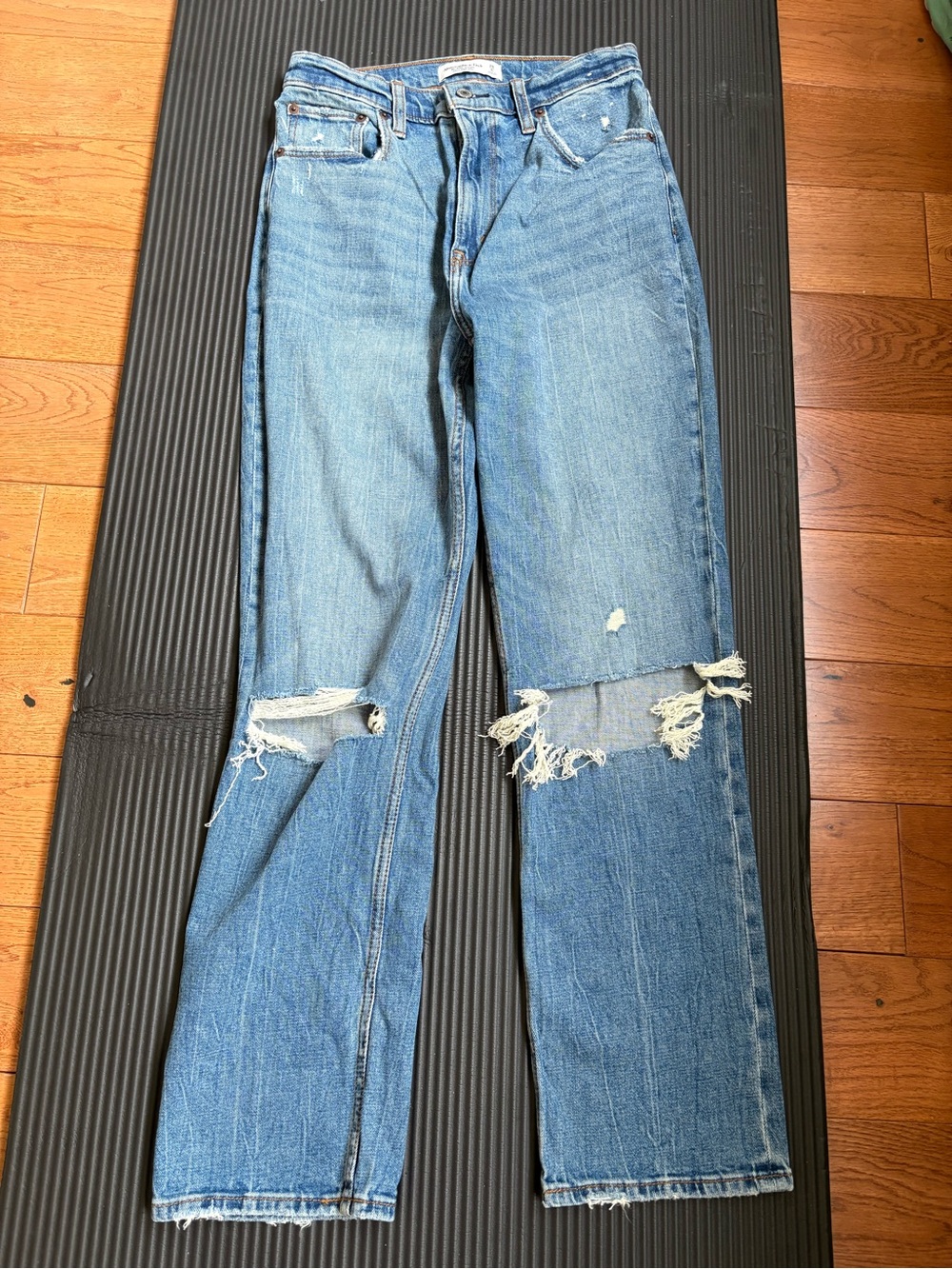 Abercrombie & Fitch Ankle Straight Ultra High Rise - Distressed